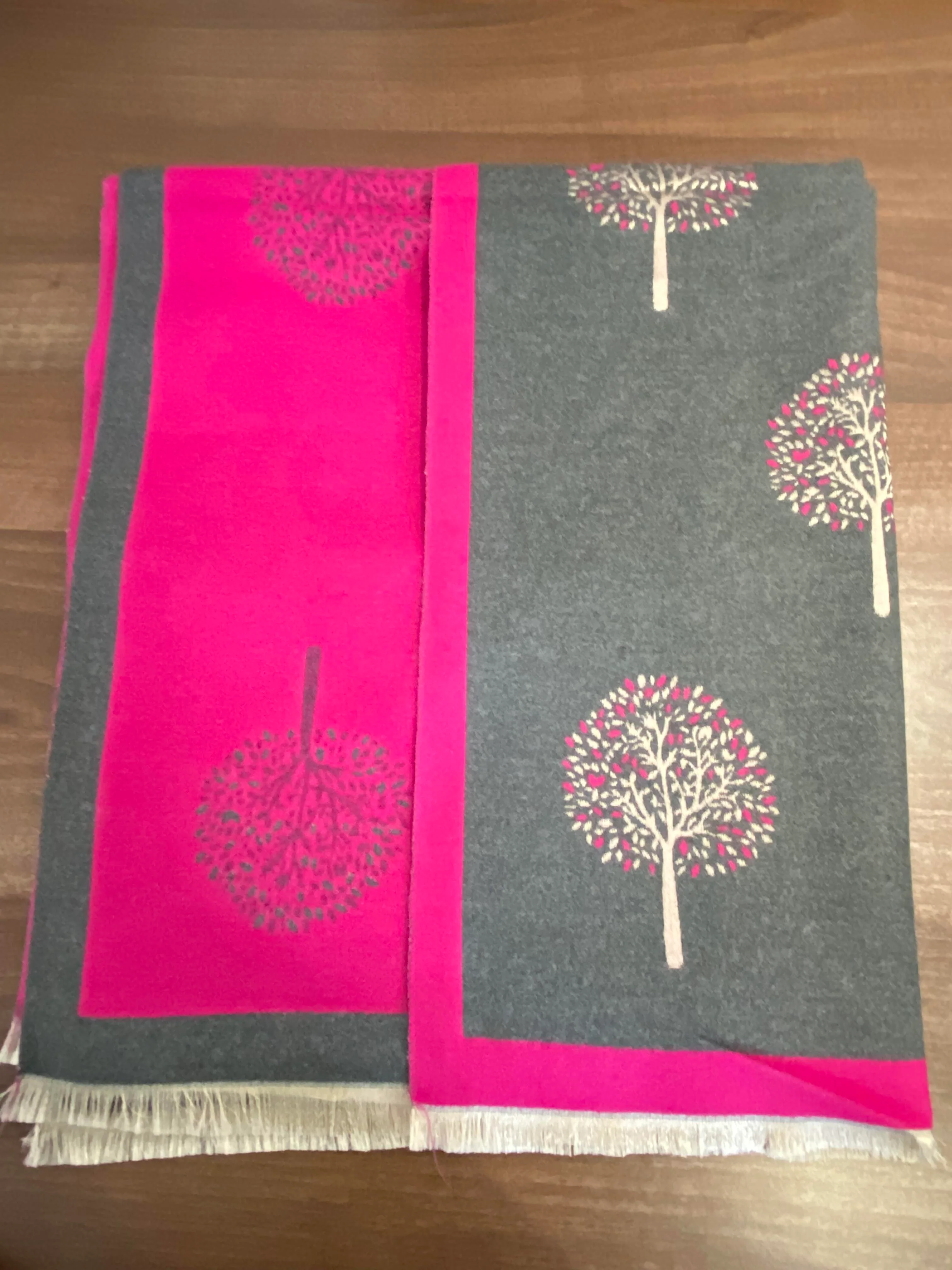 House of Tweed Ladies Tree of Life Scarf - Image 15