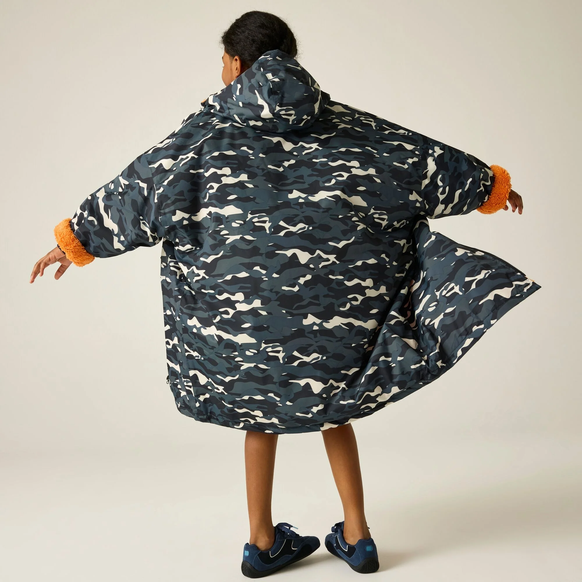 Regatta Junior Waterproof Changing Robe - Image 7