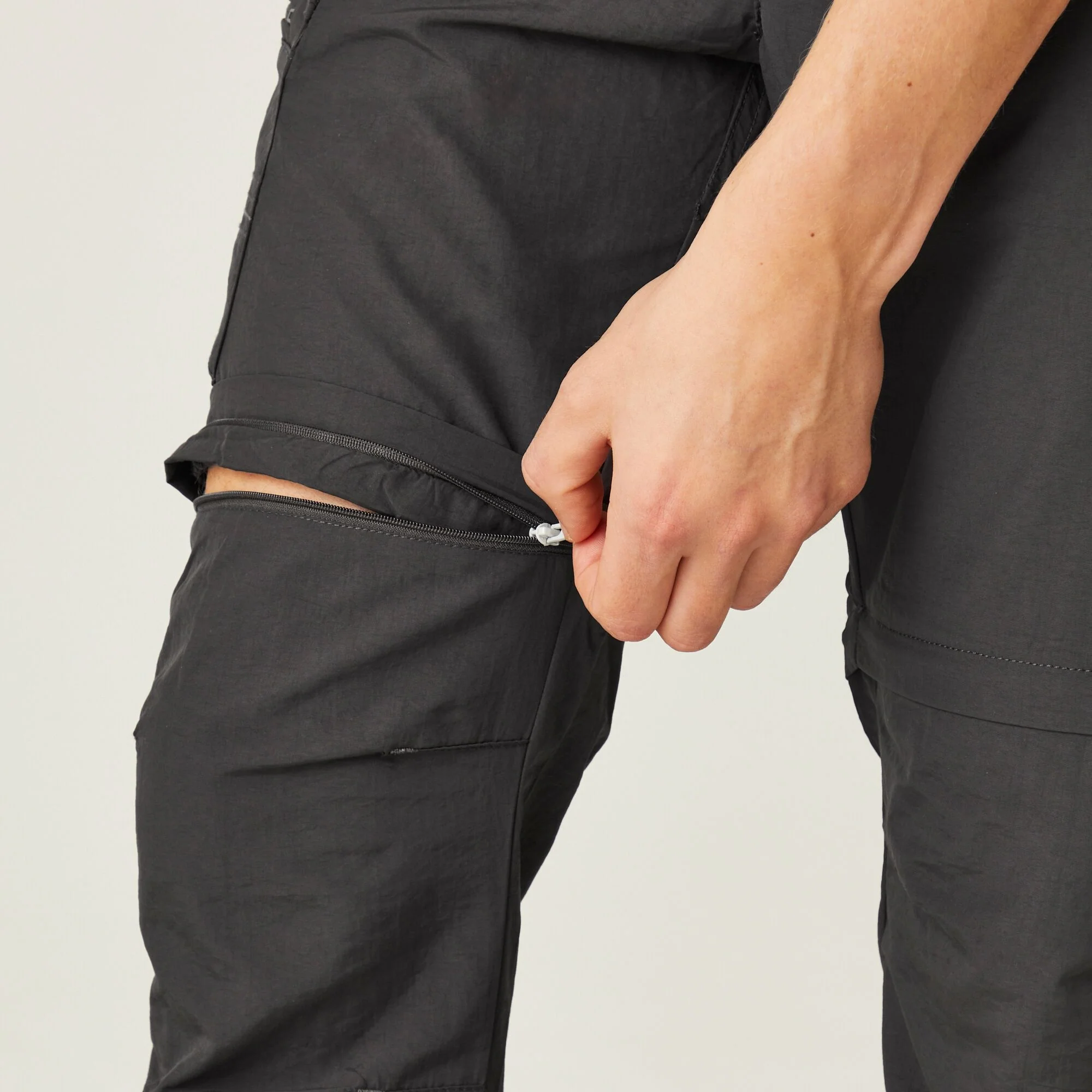 Men's Leesville II Zip Off Walking Trousers - Image 4